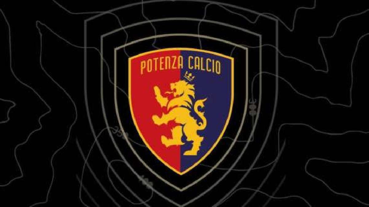 La nota del Potenza: "Capitan Alastra e una delegazione di calciatori hanno sottoposto la richiesta di non procedere con l’esonero dei componenti dell’area tecnica"