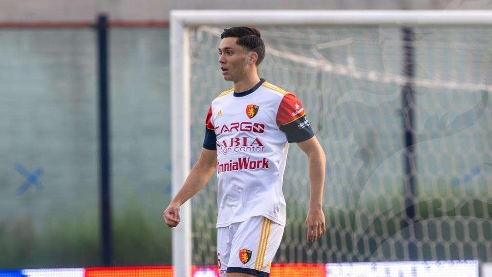 L'ex difensore del Potenza Verrengia a segno con la maglia del Catanzaro contro il Bari