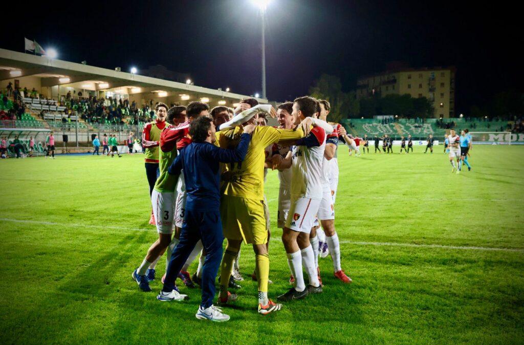 I rigori sorridono ai rossoblù, il Potenza espugna il "Veneziani" di Monopoli e avanza agli ottavi!