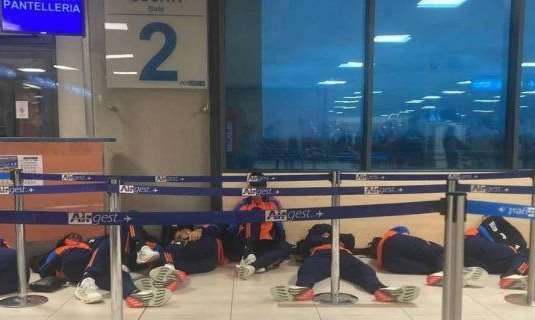 Dopo la partita di Trapani la Juventus Next Gen resta a terra con i calciatori costretti a dormire in aeroporto