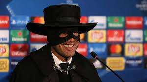 Shakhtar, Fonseca mantiene la promessa e va in sala stampa con la maschera di Zorro...