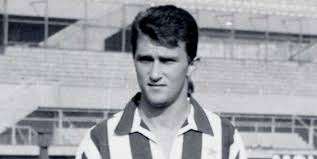 Ci lascia un ex calciatore del Potenza che vesti la casacca rosso-blù in serie B.