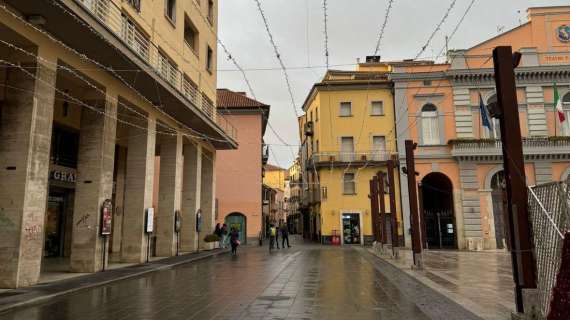 Potenza, è in corso l'installazione delle luminarie natalizie nel centro storico