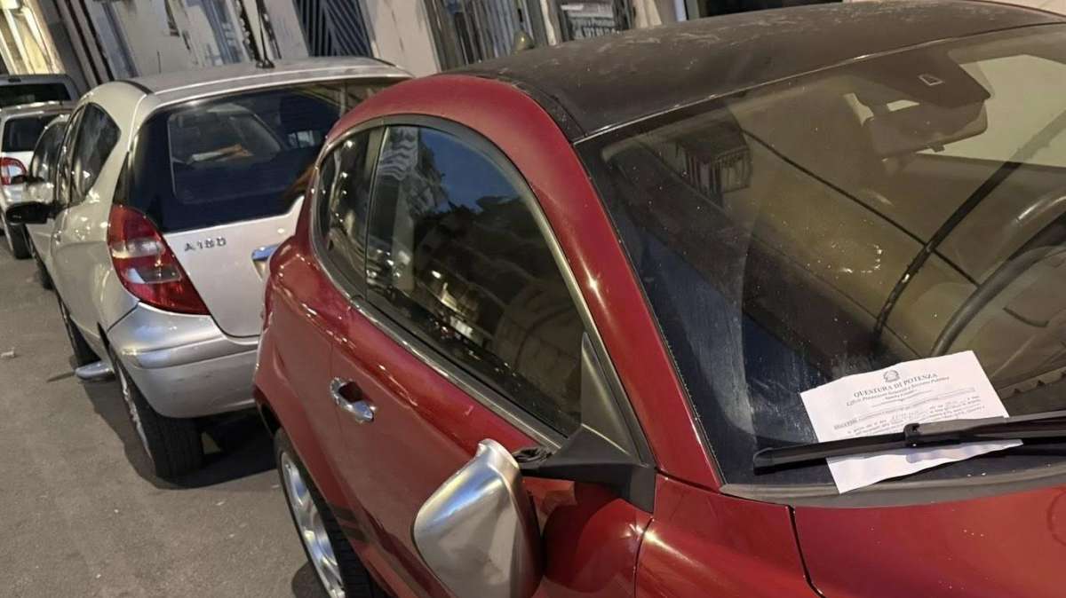 Potenza, nella notte auto vandalizzate: amara sorpresa per molti potentini