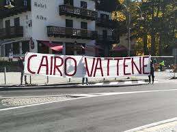 Anche al "Giro D'Italia" il presidente del Torino Cairo viene contestato dai suoi tifosi