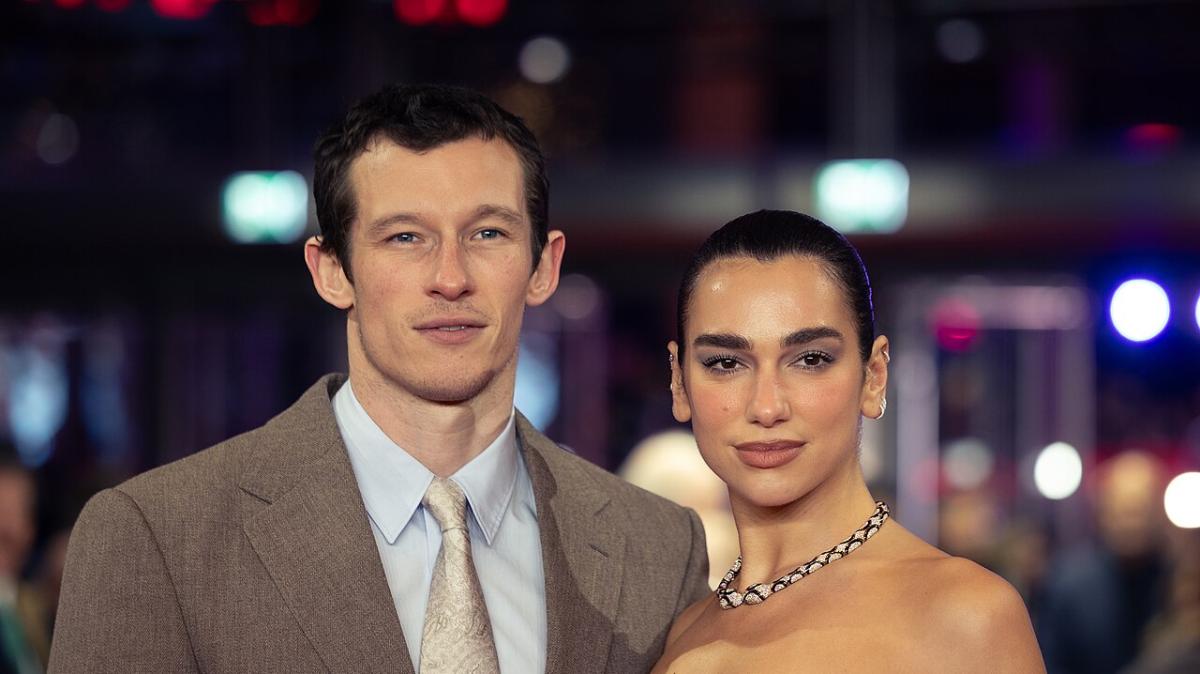 Callum Turner e Dua Lipa