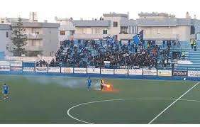 Serie D Girone H, Fasano-Brindisi sospesa per lancio di oggetti in campo. Scontri tra le due tifoserie all'esterno dello stadio