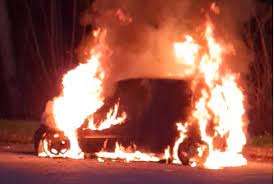 Calcio Foggia, a fuoco l'auto del capitano dei rosso-neri Garattoni