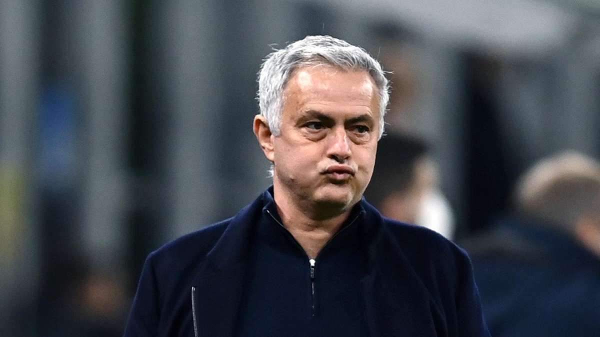 Roma,furia Mourinho: 'Siete senza palle, andate in Serie C'...e scoppia la polemica