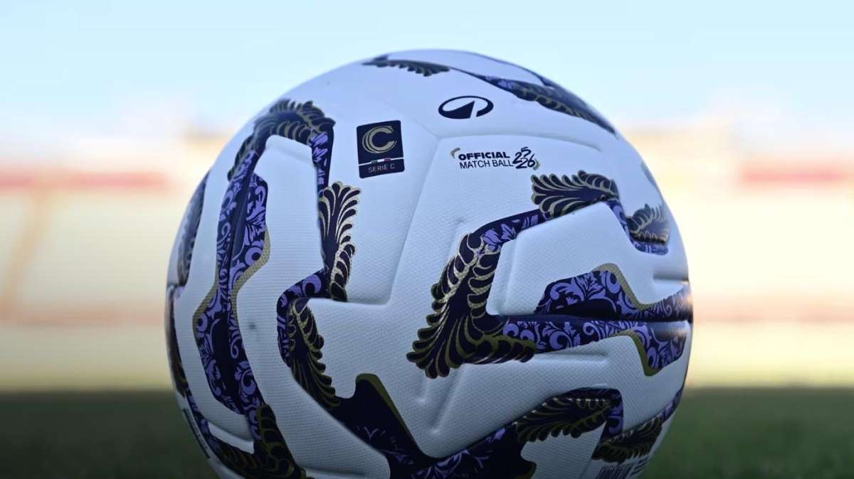 Serie C, presentato il pallone ufficiale della stagione 2026/2027