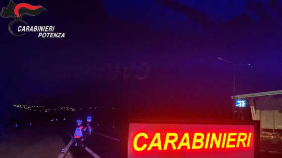 CARABINIERI ALL’INSEGUIMENTO DI UNA MERCEDES SULLA SP95. MALVIVENTI IN FUGA