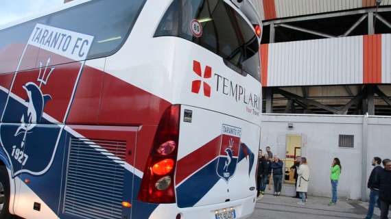 Al ritorno dalla trasferta di Monopoli il bus del Taranto è stato preso a sassate