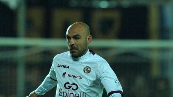 Alta tensione a Pescara, il centrocampista Bruno mette le mani addosso ad un tifoso