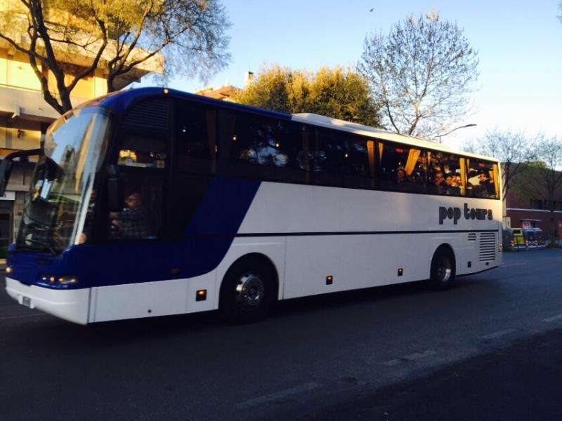 Il pullman del Fondi preso a sassate..