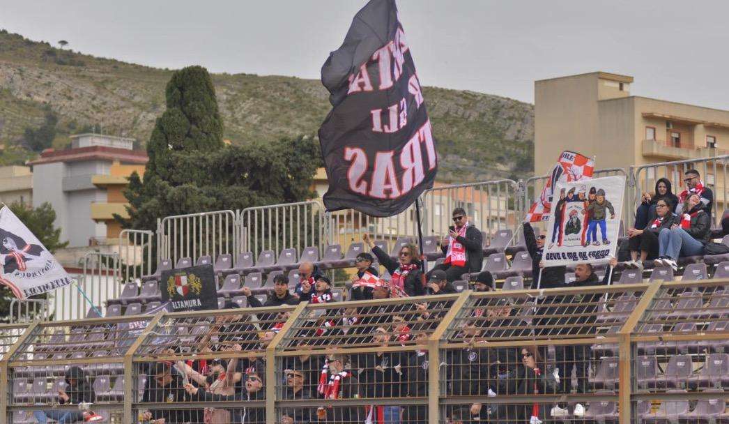 Saluto dei calciatori dell'Altamura ai propri tifosi a Trapani, il giudice sportivo trasmette gli atti alla procura