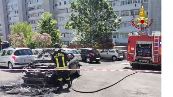 Potenza, un veicolo prende fuoco in via Tirreno 