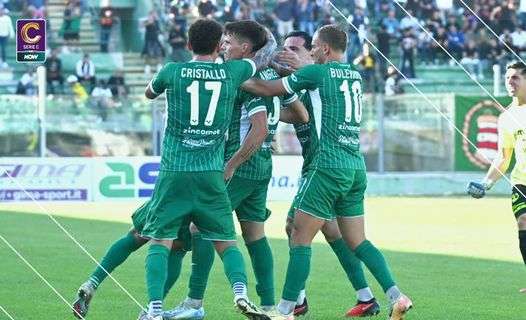 Monopoli-Crotone 1-1: botta e risposta  al Veneziani finisce in parità