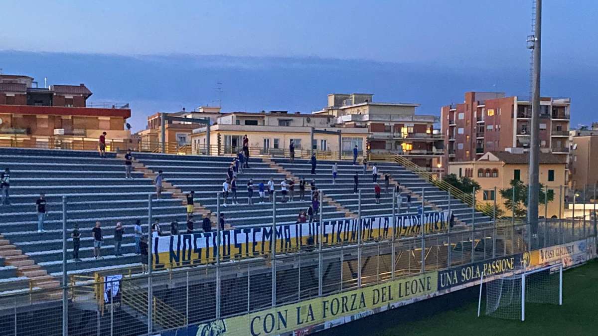 La Viterbese di mister Raffaele in campo in Coppa Italia con i giovani per protesta
