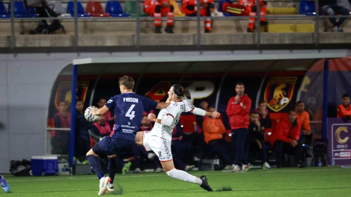 AZ Picerno, Greco corre ai ripari: obiettivi un portiere e un difensore tra gli svincolati!