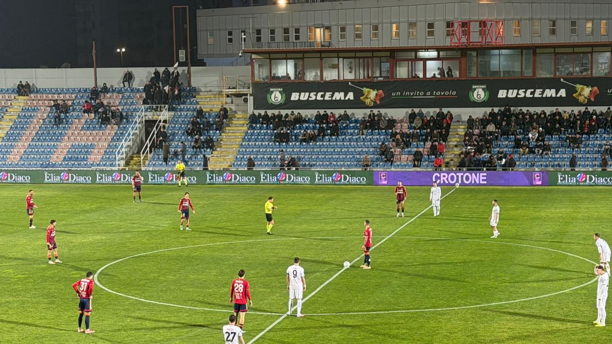 Crotone-Potenza 2-0. Ko allo Scida, testa alla gara di mercoledì contro la Ternana