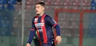 Potenza, difficile arrivare al centrocampista Lucas Felippe del Crotone