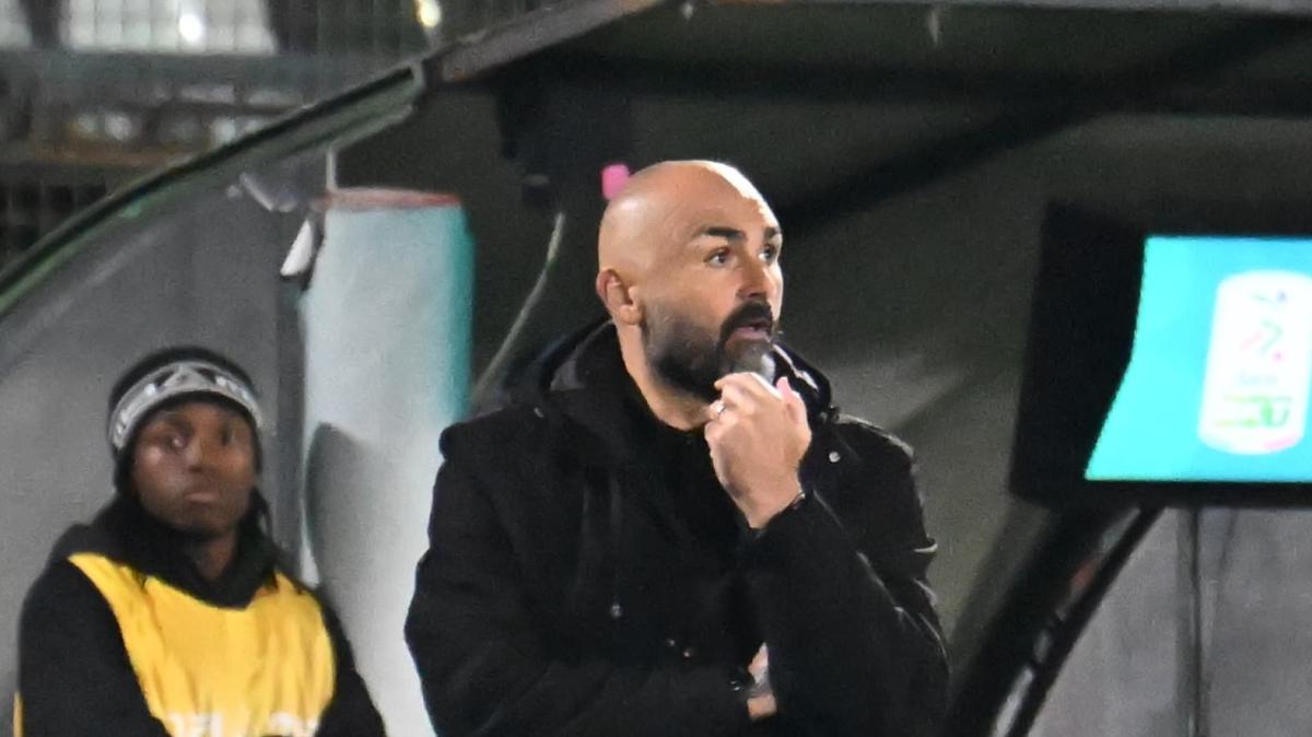 L'Avellino ha esonerato "il pitone" Biancolino: con lui via anche due ex Potenza