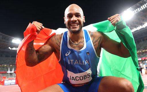 Olimpiadi di Tokyo, l'italiano Jacobs scrive la storia: medaglia d'oro nei 100 metri piani!