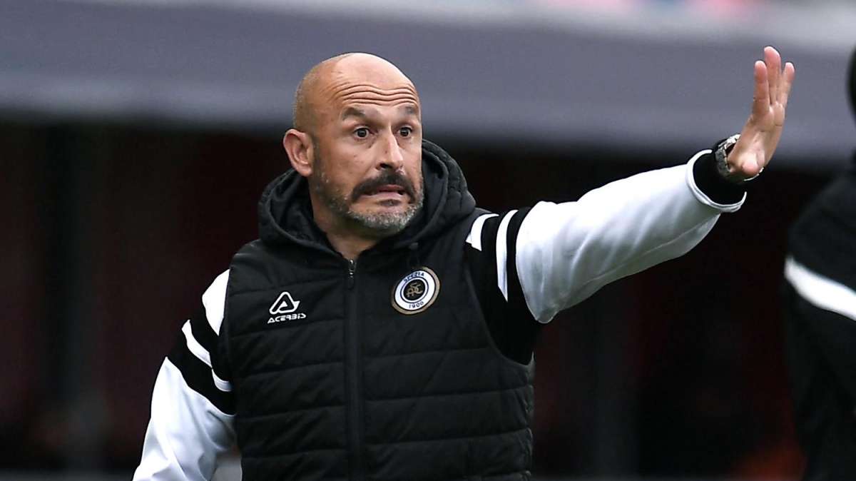 Italiano ad un passo dalla Fiorentina, rabbia Spezia: insulti e minacce alla moglie e al figlio