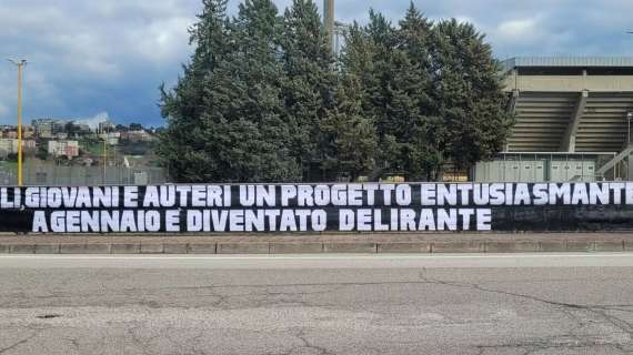 A Benevento spunta un ennesimo striscione contro la società sannita