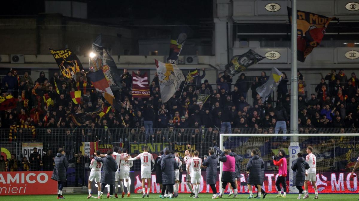 Rientro movimentato dopo Cerignola-Benevento, danneggiate cinque navette!