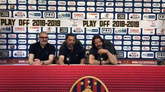 La conferenza stampa della società con la conferma di mister Raffaele... 