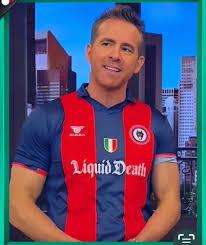 Cosa ci fa l'attore Ryan Reynolds con la maglia del Campobasso?