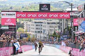 In una meravigliosa Potenza dipinta di rosa la tappa del Giro viene vinta dall'olandese Bouwman