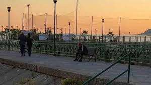 Salernitana,la foto "romantica"di Castori solo su una panchina al tramonto fa il giro del web