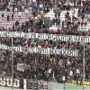 "I nostri colori umiliati da giocatori viziati. Fate gli uomini o sarete ospiti indesiderati", lo striscione della Curva contro i calciatori della Reggina