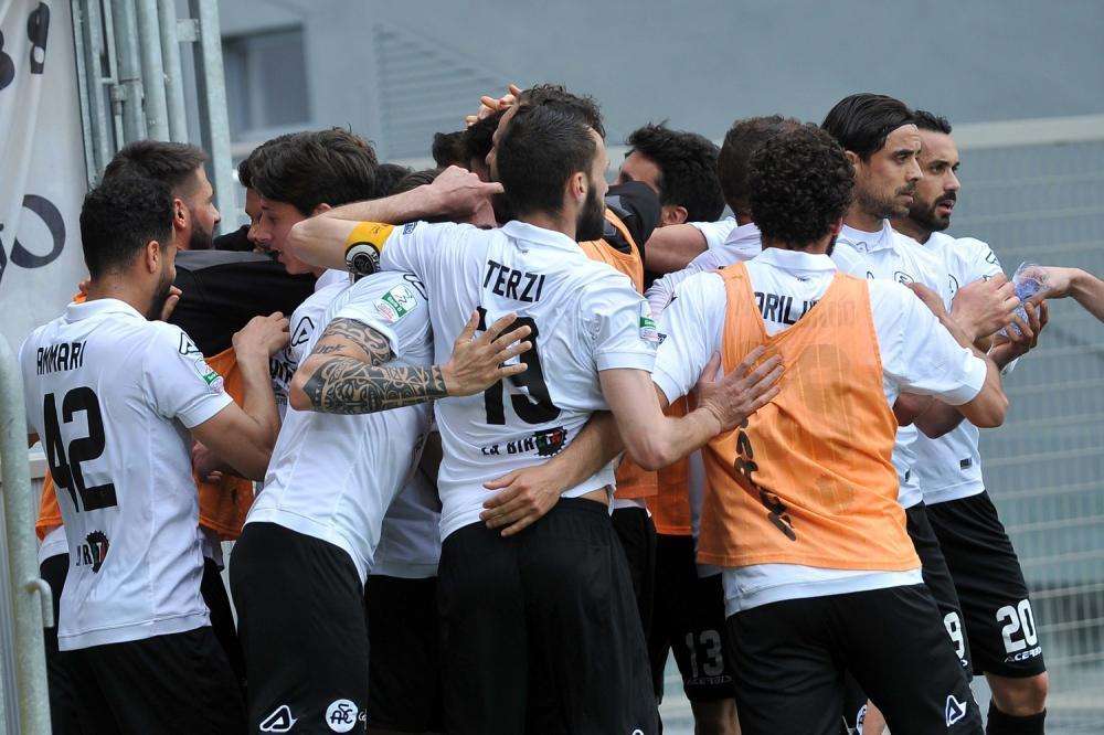 SERIE B, risultati e classifica dopo la trentesima giornata: Benevento, festa rinviata, colpacci per Spezia e Cittadella, il Cosenza torna a sperare