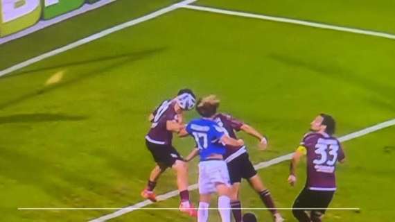 Il playout farsa si chiude nel peggiore dei modi: partita sospesa al 65' per intemperanze tifosi Salernitana. La Sampdoria resuscita