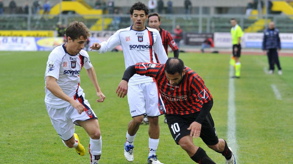 CROTONE-NOVARA 2-1-Gabionetta decisivo,Novara giù di tono
