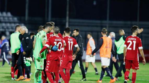 Bari, guai Covid: otto calciatori positivi prima della partenza per il ritiro