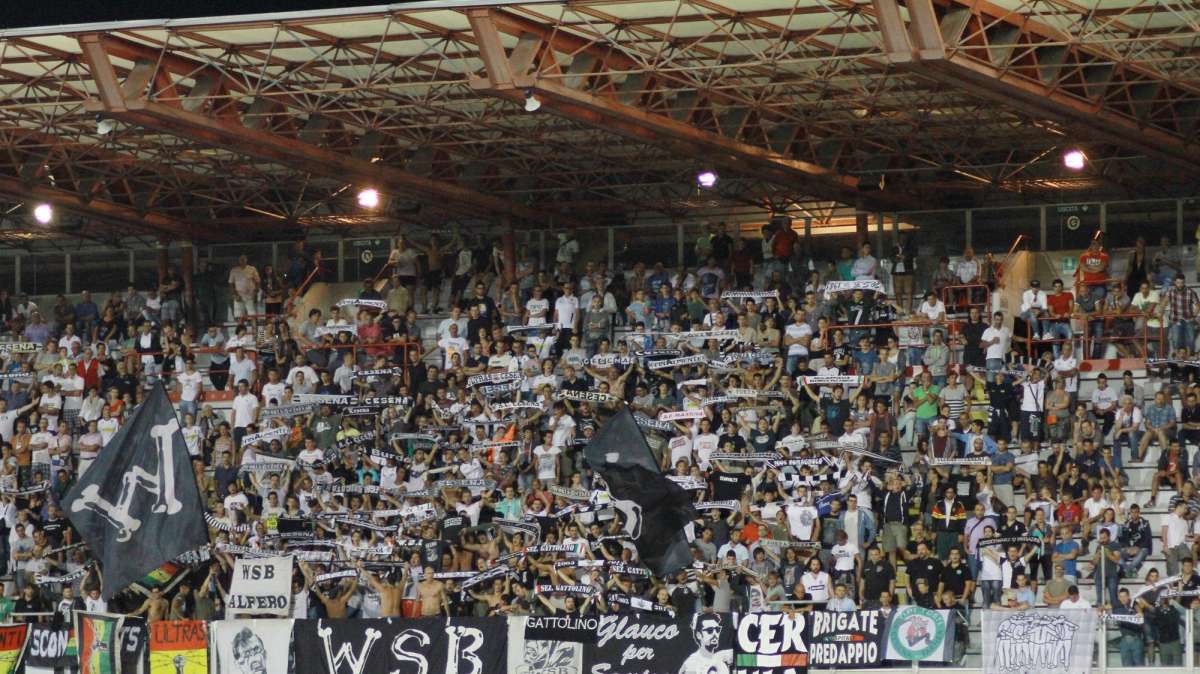 SERIE B - L'anticipo: il Cesena batte il Bari e vola in vetta