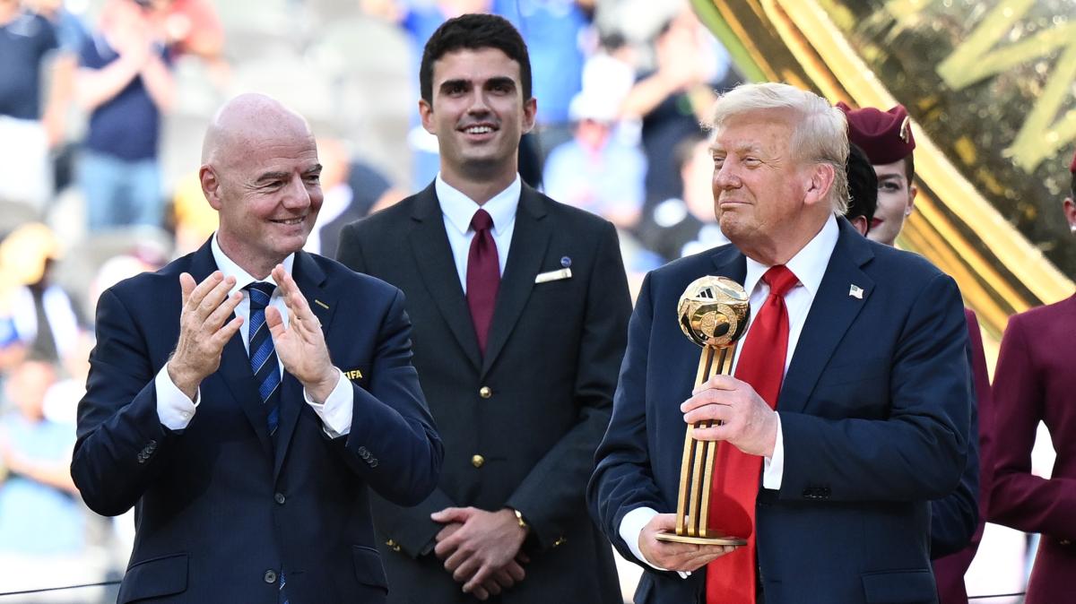 Il reggino onorario Infantino non rinnega il bombarolo Trump: "Senza il suo impegno niente Mondiali in USA"