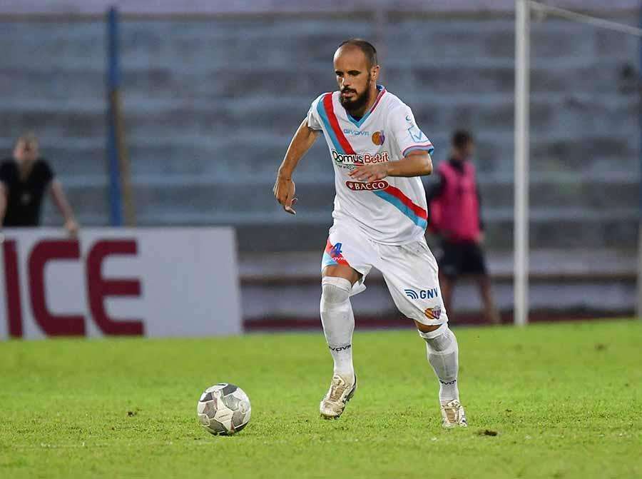 VERSO REGGINA-CATANIA - Parla il difensore Aya: "Dobbiamo subito rimediare al ko contro la Sicula Leonzio"