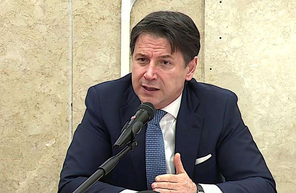 Il report che ha convinto Conte a frenare la fase 2: "Con riapertura totale 151mila malati in terapia intensiva"
