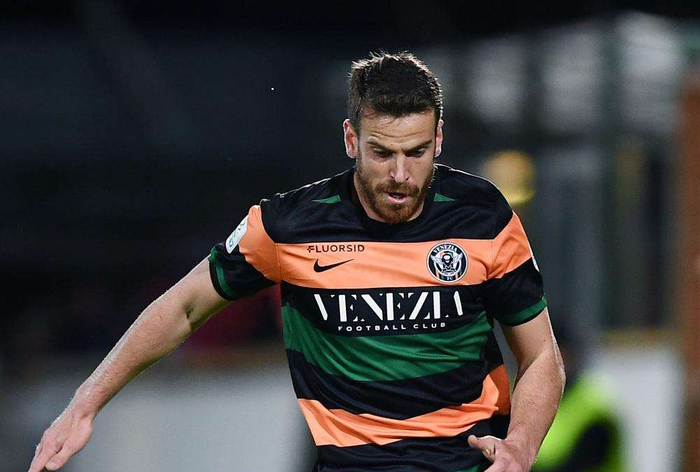 Serie B, Venezia-Cosenza 2-0: uno-due dei lagunari, la risalita è iniziata