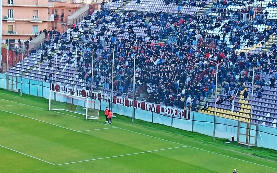 Reggina, la risalita amaranto: in un mese rosicchiati 8 punti alla Nissa, 5 all'Igea e 3 al Savoia. Ma non basta...