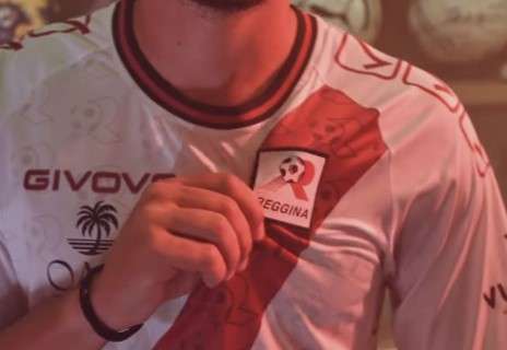 Reggina, svelate le maglie Home e Away stagione 2025-2026: novità sulla casacca da trasferta