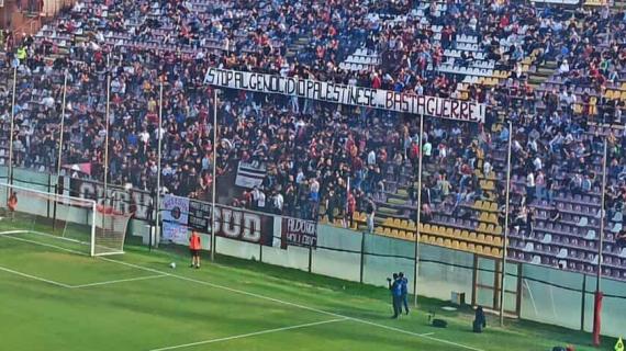 "Stop al genocidio palestinese...basta guerre!", il messaggio della Curva Sud