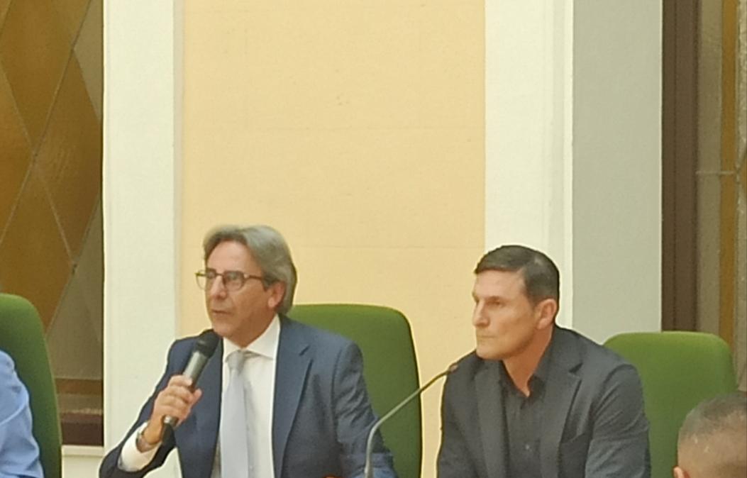 Consegnato il Premio Oreste Granillo a Javier Zanetti: grande entusiasmo dei tifosi reggini dell'Inter