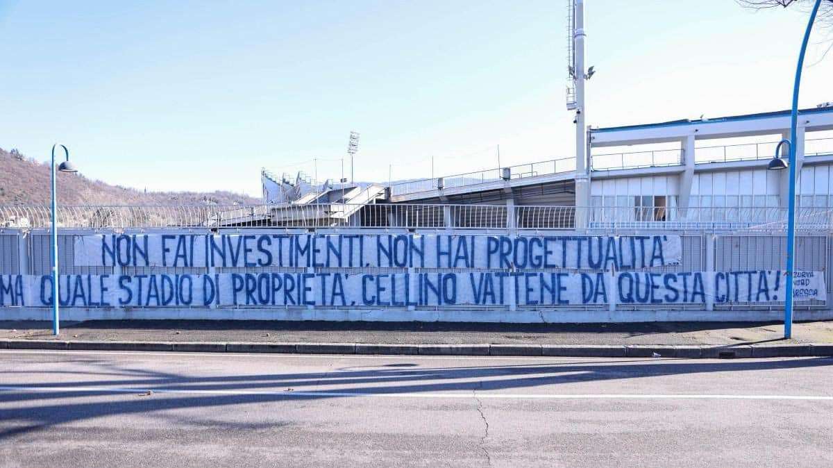 La Curva Nord Brescia ancora contro Cellino: "Adesso basta, conduzione societaria imbarazzante"