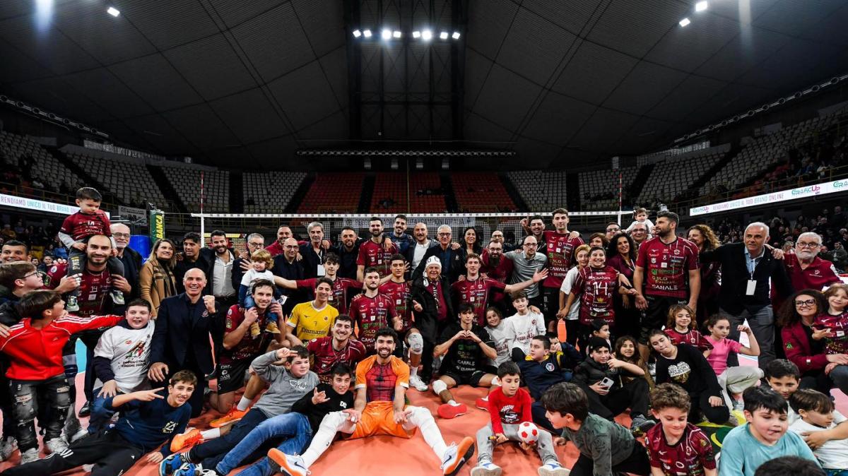 Sempre festa in casa Domotek Reggio Calabria: vinto il Girone Blu, adesso spareggio promozione contro Reggio Emilia